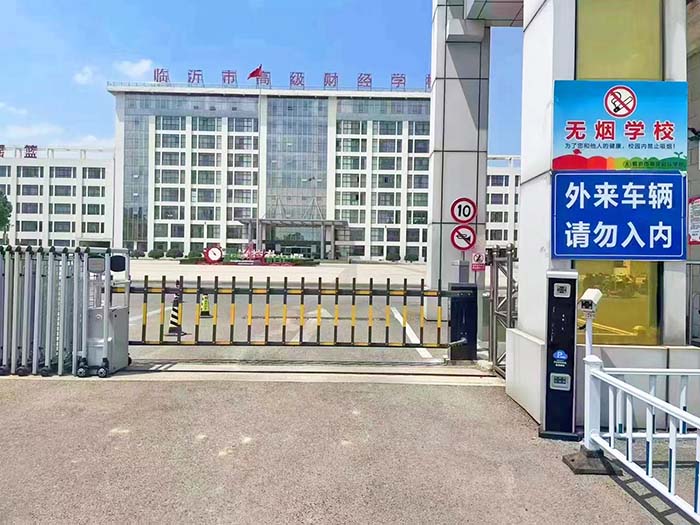 学校停车场车牌识别系统