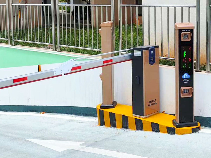 某小區(qū)停車場采用 “安快” 一進一出直桿道閘