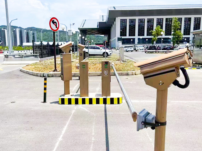 某會展中心停車場采用 “安快” 車牌識別系統