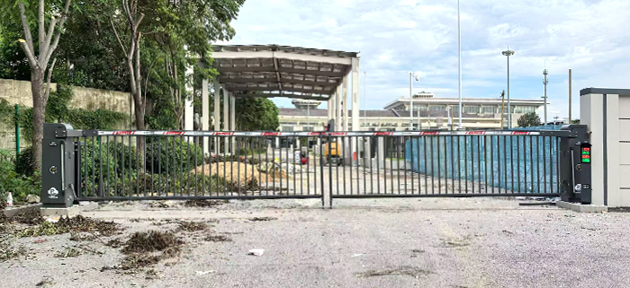 某大型體育館采用 “安快” 一進(jìn)一出重型道閘