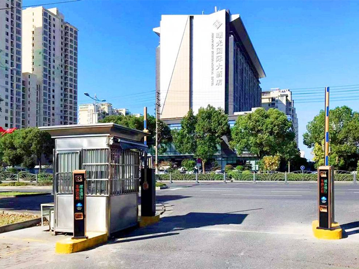 某街道采用 “安快” 一进一出车牌识别系统