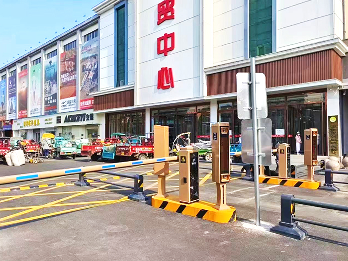 某商貿中心采用“安快”一進一出直桿道閘案例