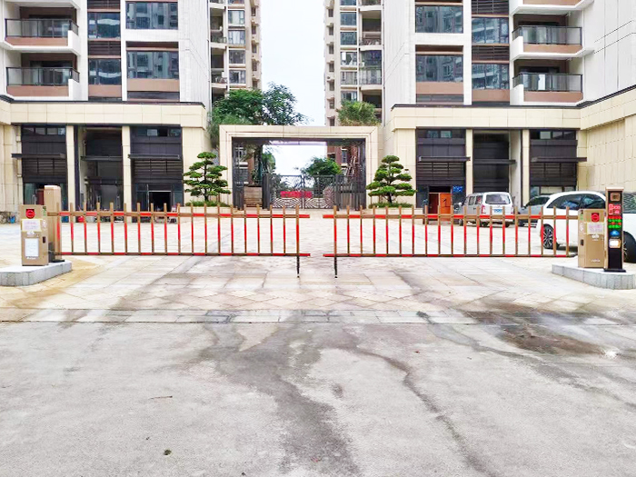 某小區采用“安快”一進一出柵欄道閘案例