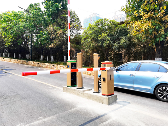 某街道采用 “安快” 一進一出車牌識別系統現場效果圖